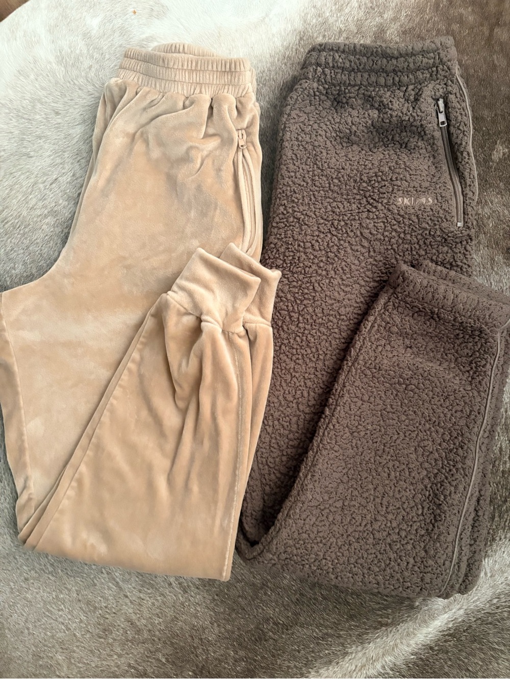 2 pr SKIMS Joggers bundle Sherpa Medium
